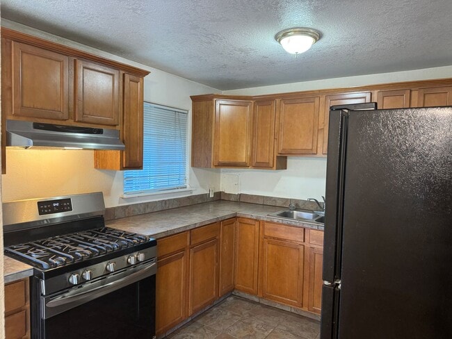 Building Photo - 2 bedroom