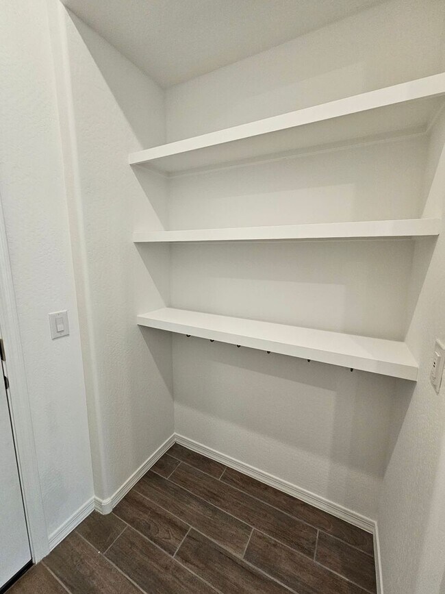 Building Photo - Wonderful new build with family fun amenities