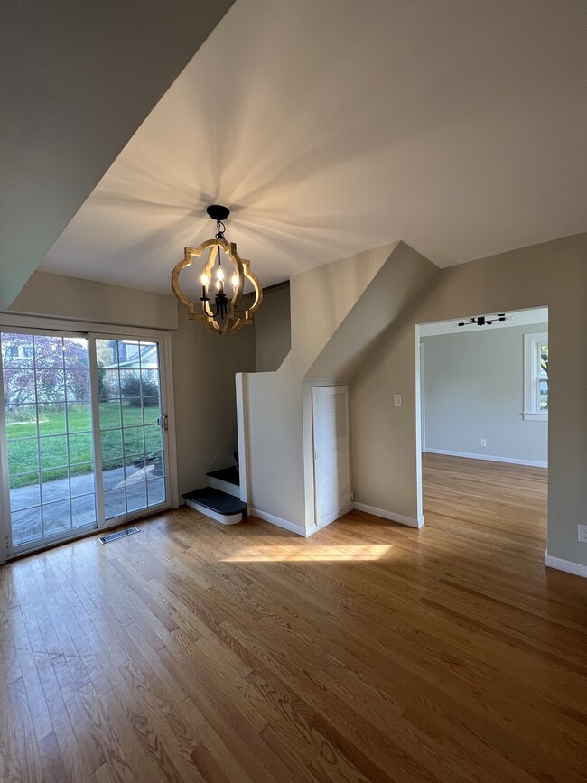 Dining room - 430 S Webik Ave