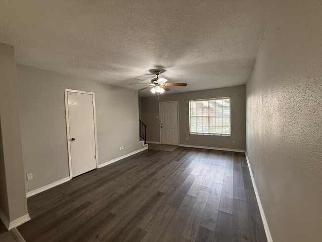 Building Photo - 8730 Glen Meadow Ln