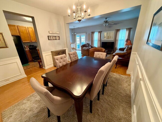 Building Photo - Wow! Check out this charming 3 bedroom 2.5 bathroom townhome in Newnan!