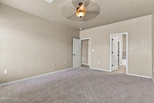 Building Photo - 641 Bariloche Dr