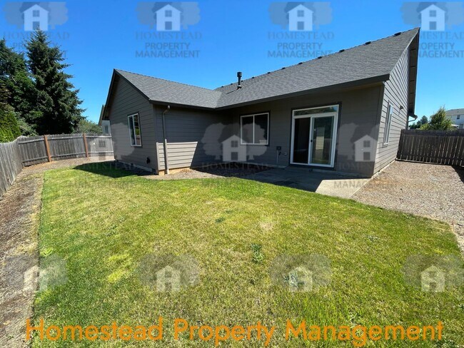 Building Photo - A HOME FOR THOSE WITH DISCERNING TASTE!