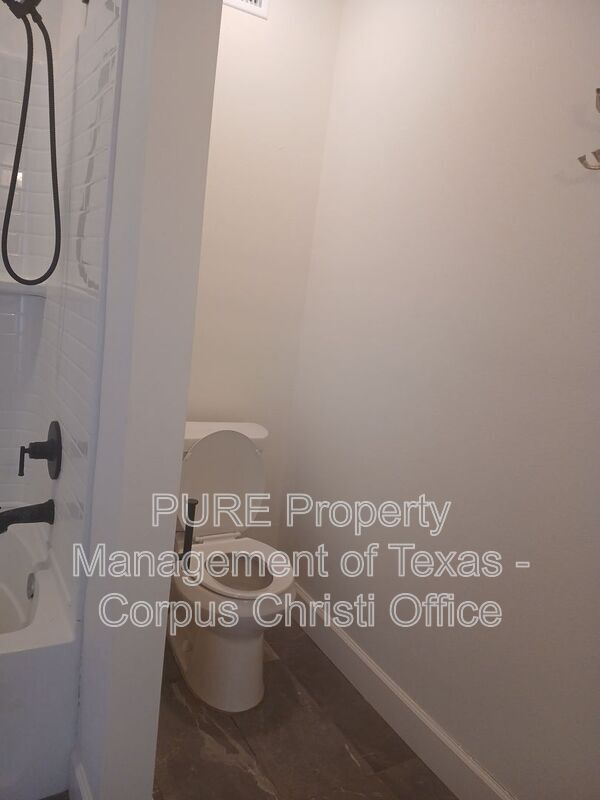 Building Photo - 730 Bradshaw Dr