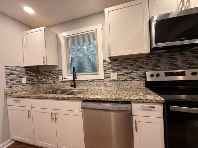 Building Photo - 3218 Macedonia Rd