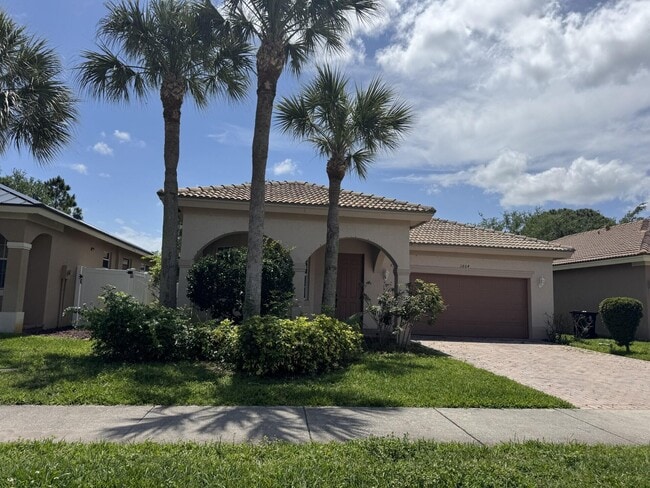 Building Photo - 1804 SW Jamesport Dr
