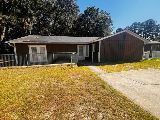 Primary Photo - 120 Cherokee Cir