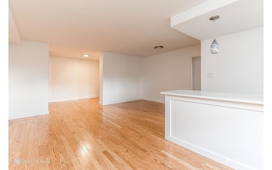 Building Photo - 35-50 85th St