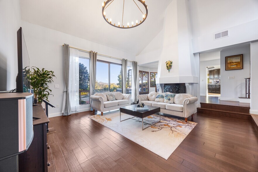 Building Photo - 17645 Rienzi Pl