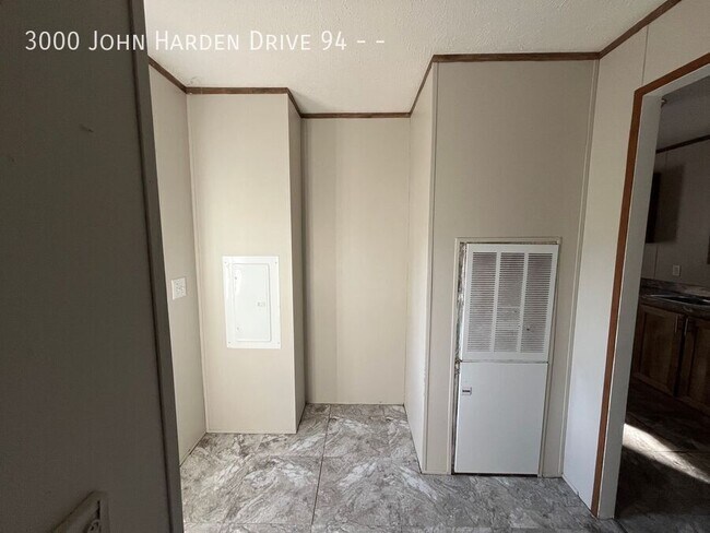 Building Photo - 3000 John Harden Dr