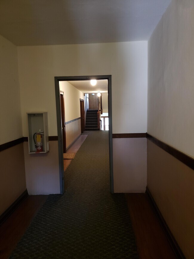 Building Photo - 2020 Garfield Ave