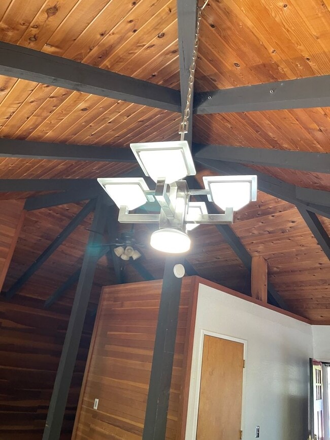 Building Photo - Cozy and convenient, private location, Cot...