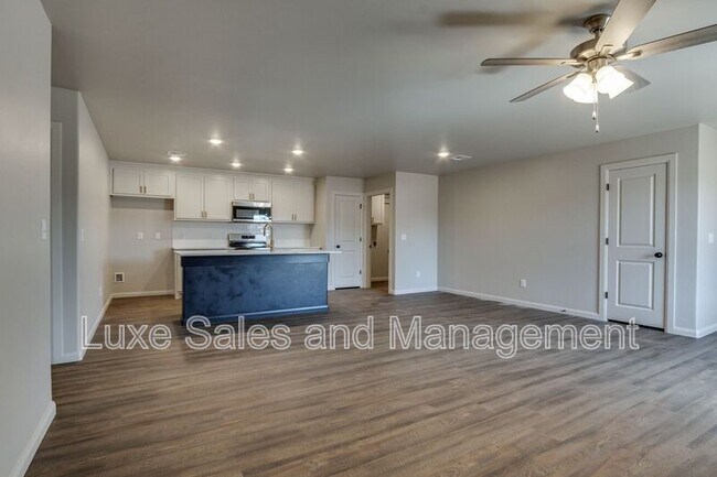 Building Photo - 400 Keiths Wy