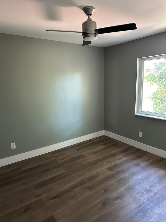 Building Photo - 1353 Silverado