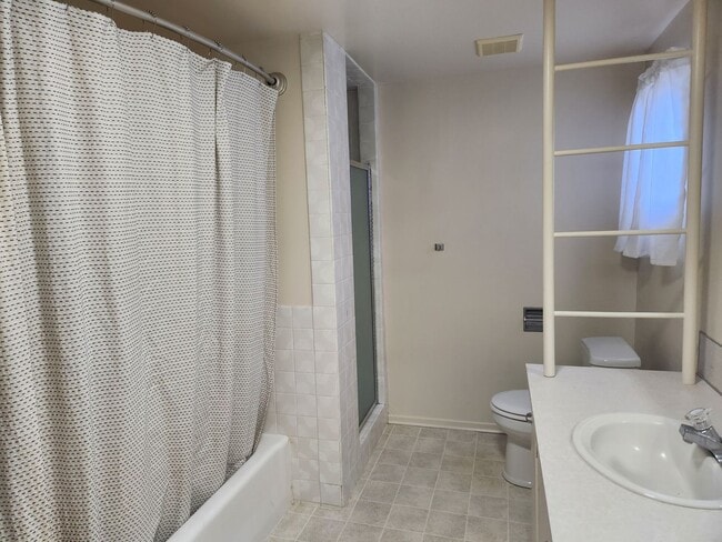 Building Photo - West Valley 3 bedroom country home with 3 bay shop