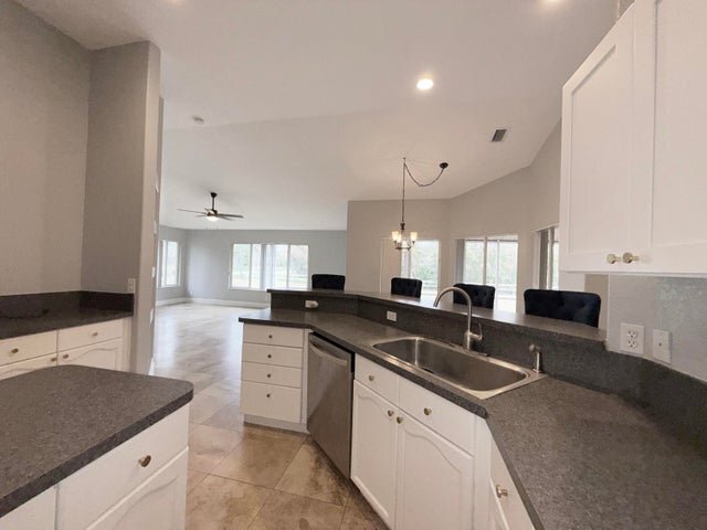 Building Photo - 7534 Coconut Blvd