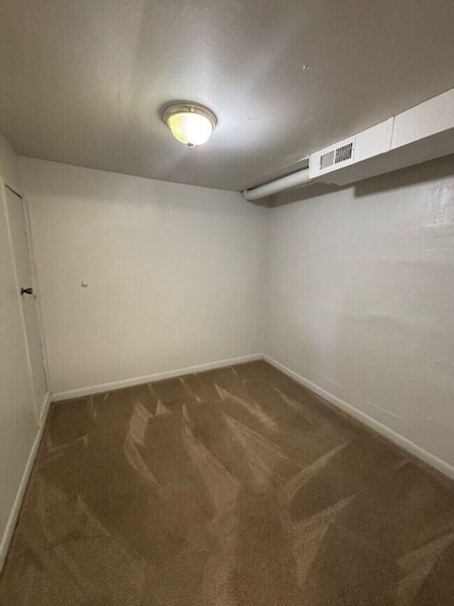 Building Photo - Very nice Family Home located in southern ...