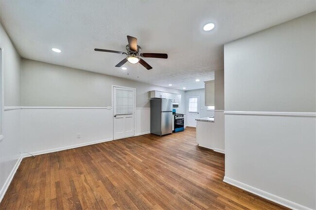 Building Photo - 1076 Vonda Ln SW
