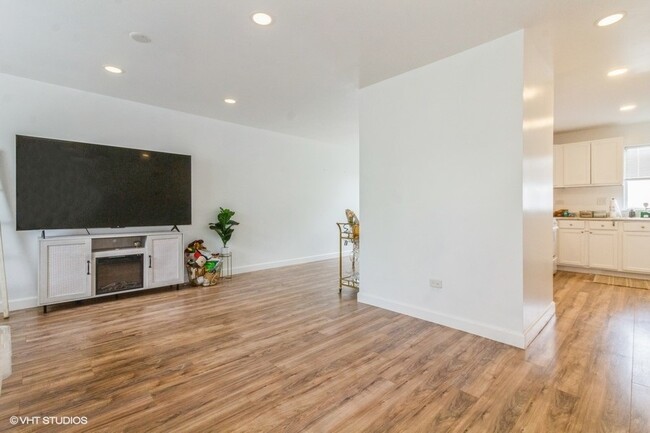 Building Photo - 3521 Silver Leaf Dr