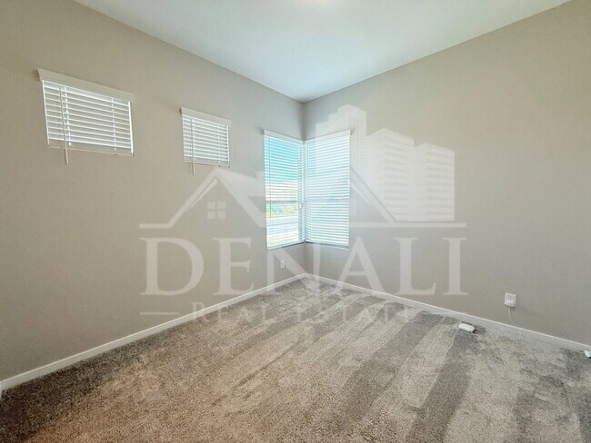 Building Photo - 1153 E Nolan Pl