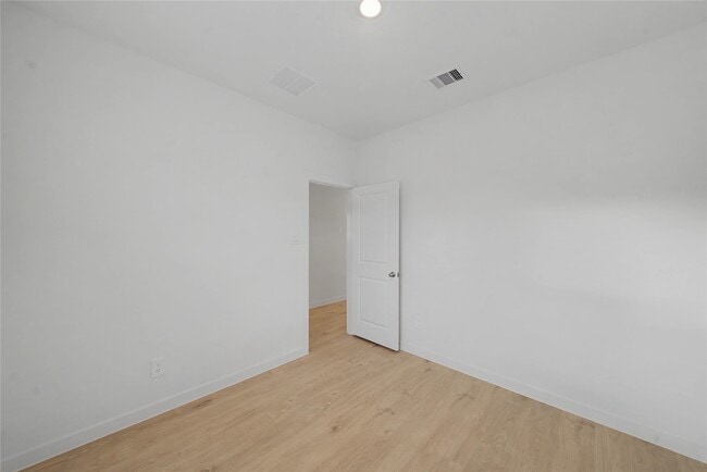 Building Photo - 4307 Camden Lakes St