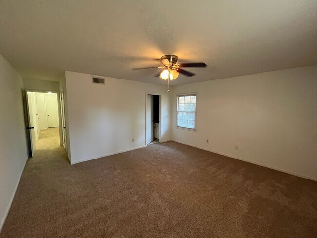 Building Photo - Charming Home In Columbus, GA Off Of Reese Road!