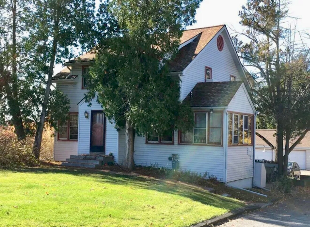 Building Photo - 1060 Danby Rd