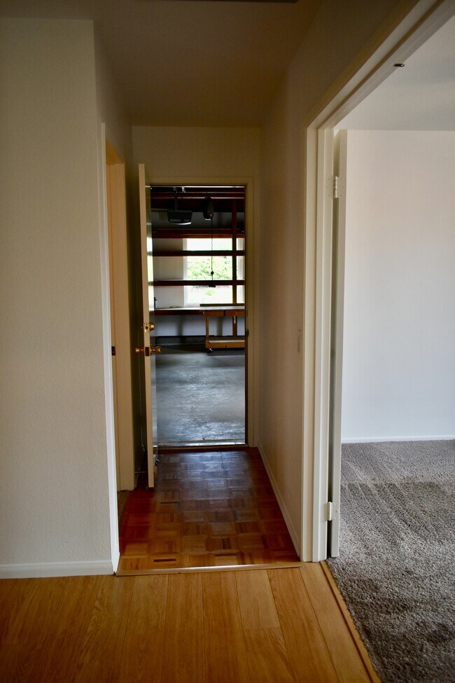 Building Photo - 2027 Fuerte Ln