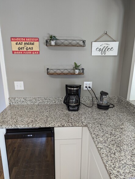 Kitchen - 3726 Overland Cutoff