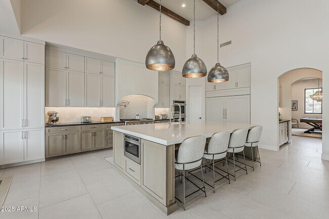 Building Photo - 12016 N Sunset Dr