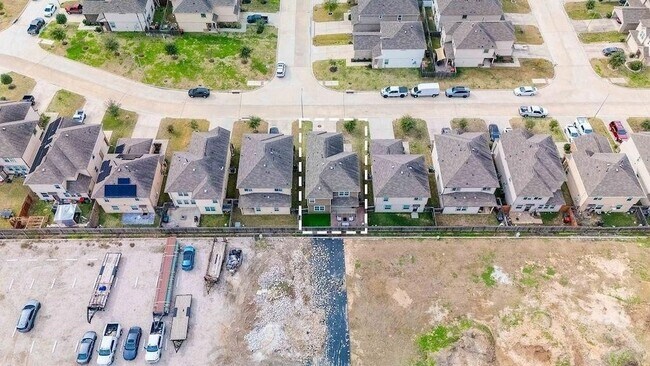 Building Photo - 5742 Adelaide River Dr