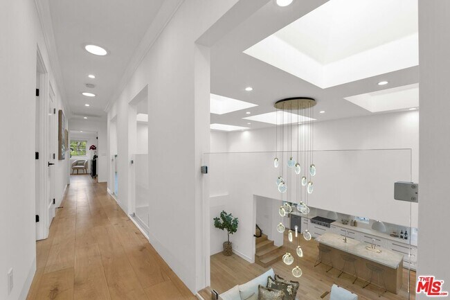 Building Photo - 602 S Lucerne Blvd