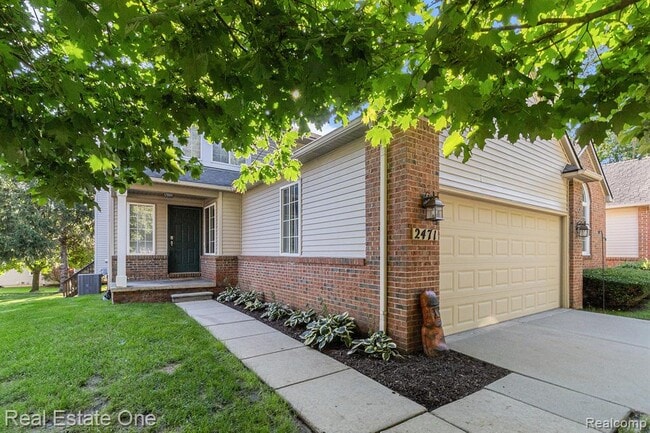 Building Photo - 2471 Woodcliff Trail