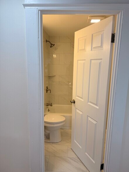 Building Photo - 173 Fairview Ave