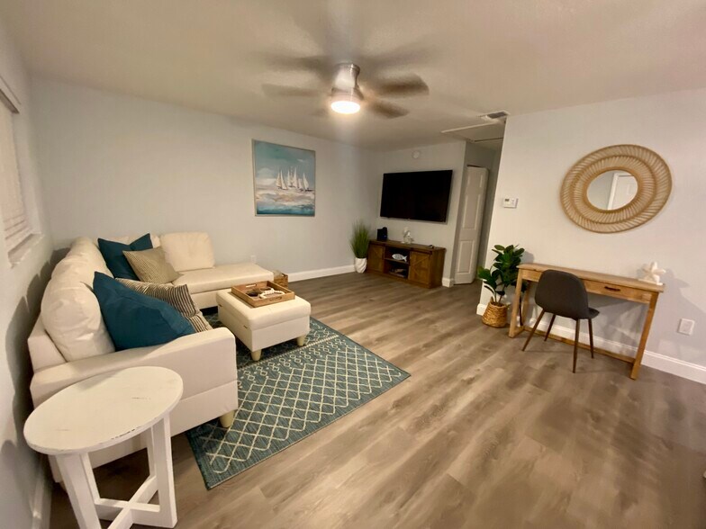 Building Photo - 299 E Central Blvd