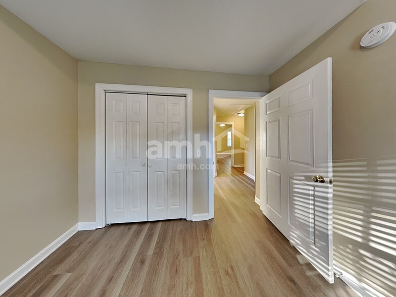 Building Photo - 1009 Bren Village Ct