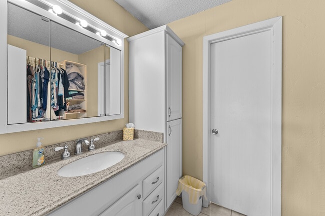 Building Photo - 2625 FL-590