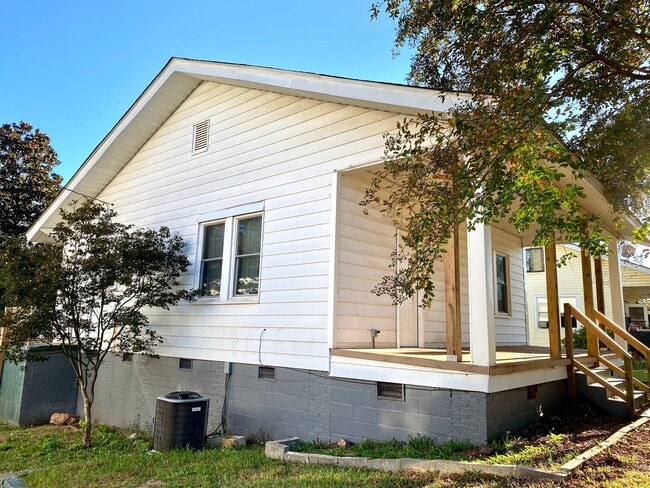Building Photo - 2 Bedroom House in Seneca