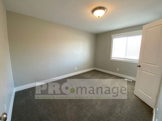 Building Photo - 3 bd, 2.5 bath Townhouse in Rigby