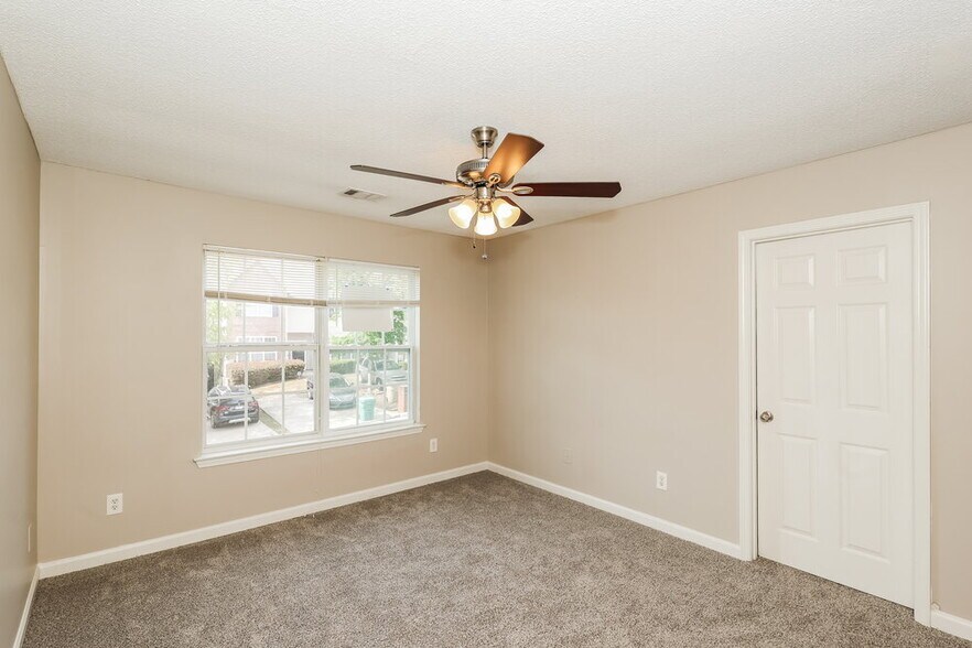 Building Photo - 1462 Riverrock Ct