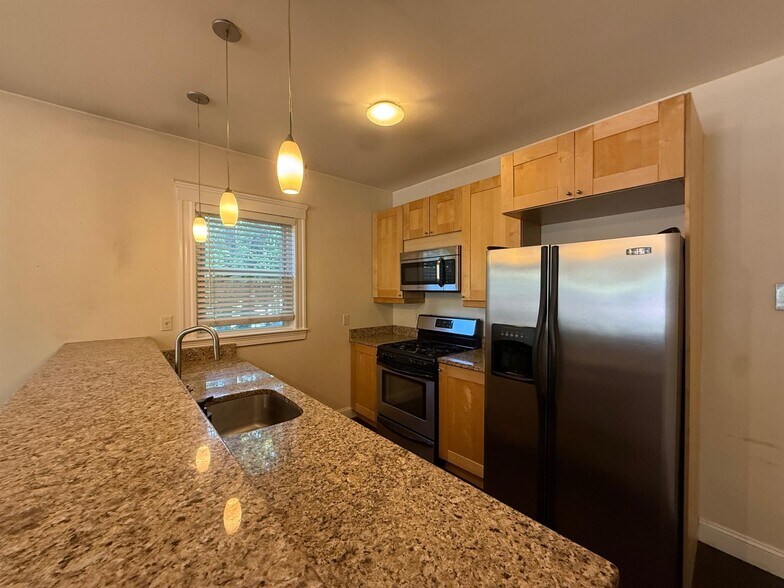 Building Photo - 8 Giles Park