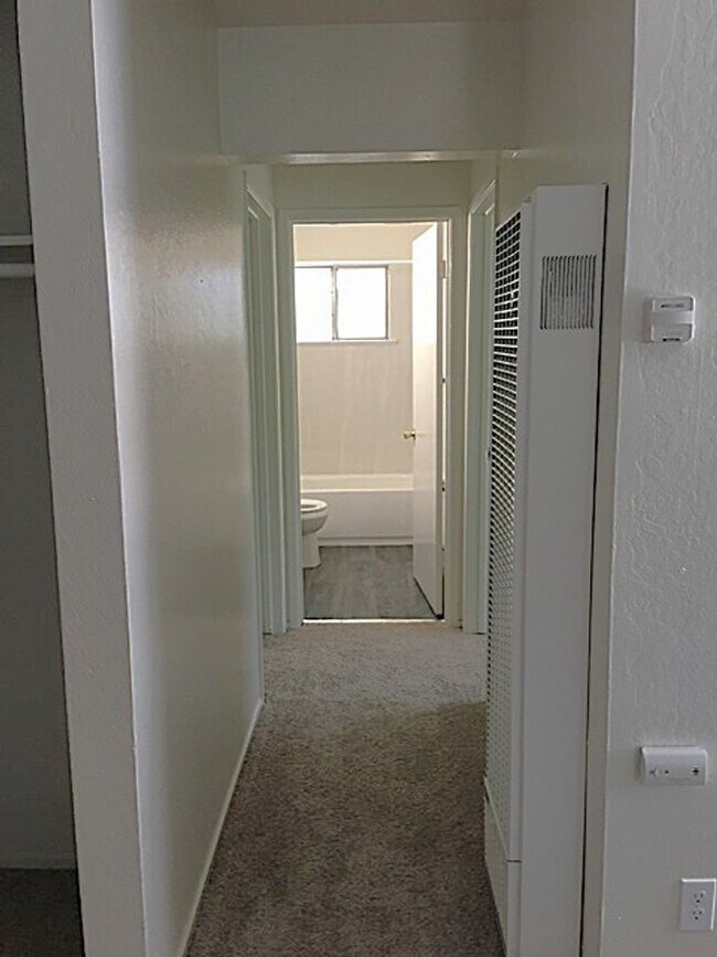 Building Photo - Spacious 2 Bedroom,  Freshly Painted, Updated Kitchen with Granite Countertops, on Central Ave