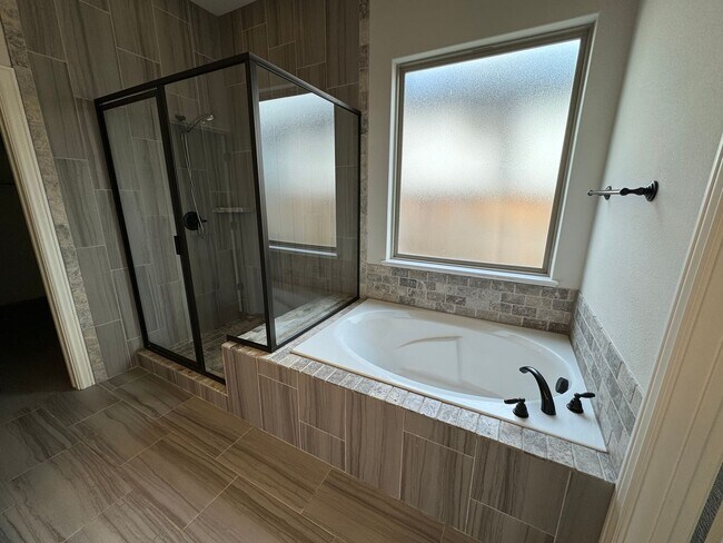 Building Photo - Stunning Bentonville Home