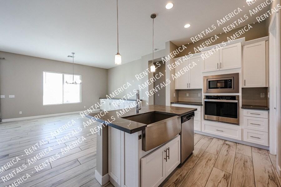 Building Photo - 31121 N 136th Wy