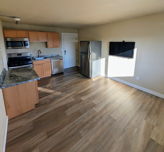 Building Photo - 618 Gambell St