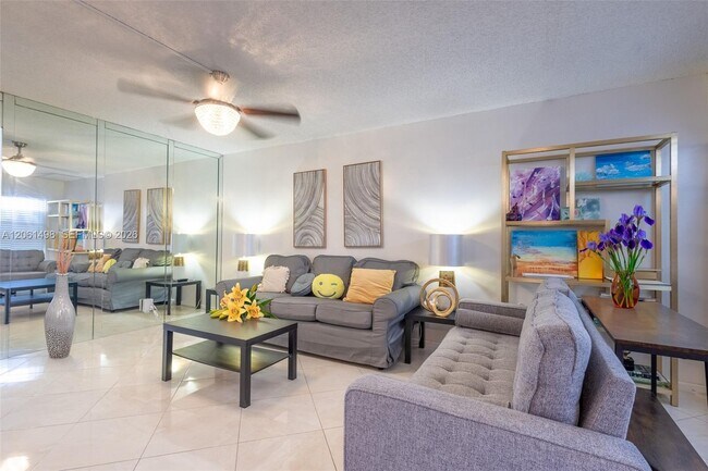 Building Photo - 3049 Wolverton C