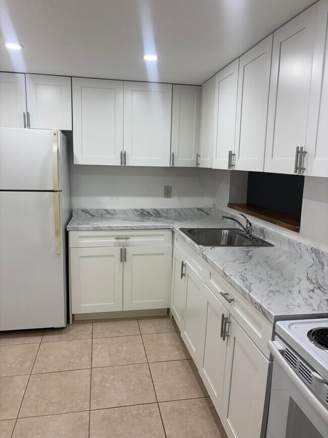 Building Photo - 5190 Las Verdes Cir