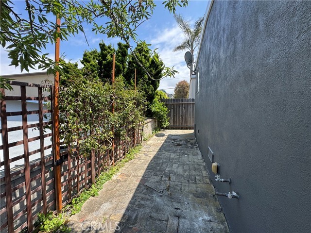 Building Photo - 1631 Lomax Ln