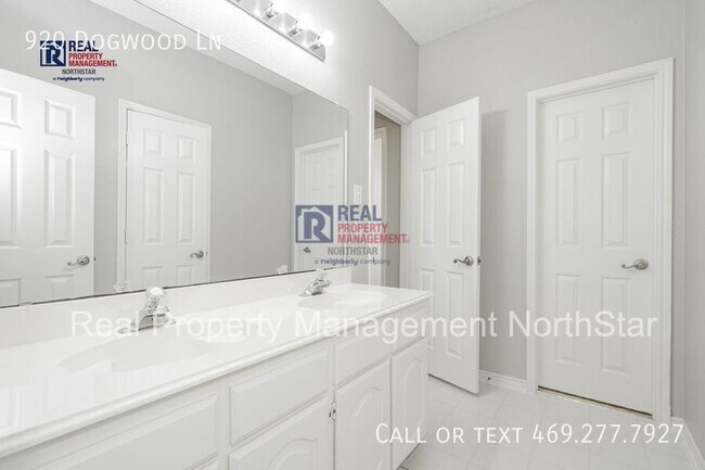 Building Photo - 920 Dogwood Ln