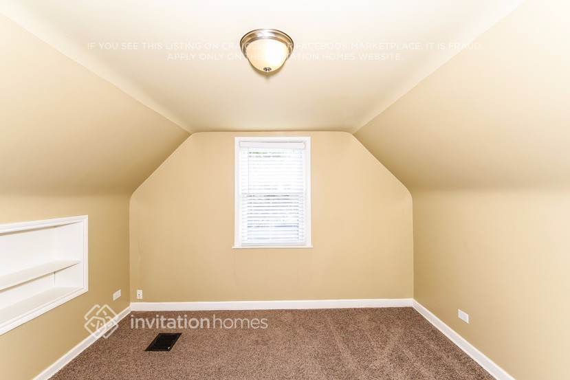 Building Photo - 9625 S Maplewood Ave